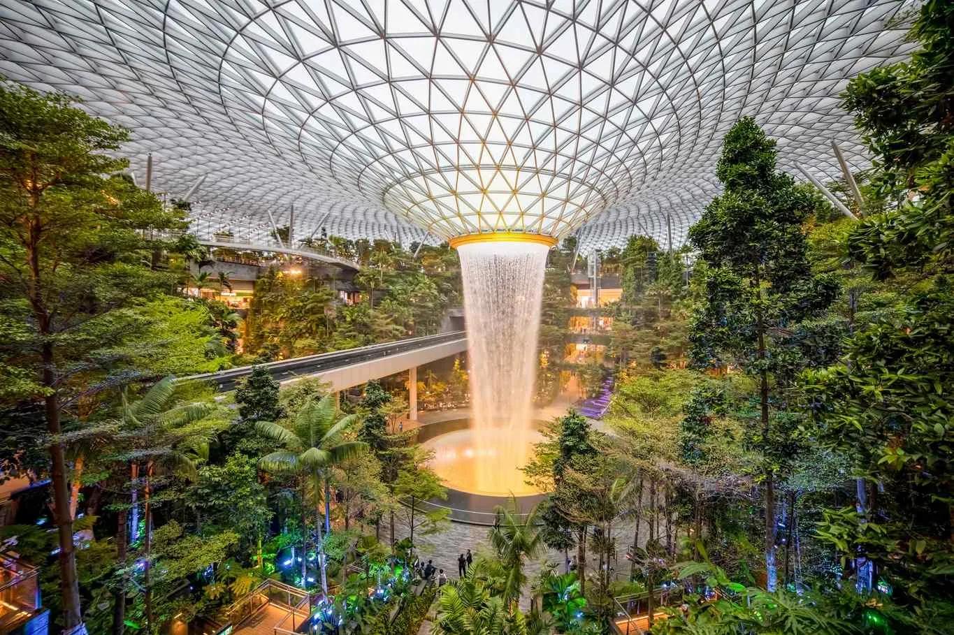 Singapore City & Night Wildlife Escape