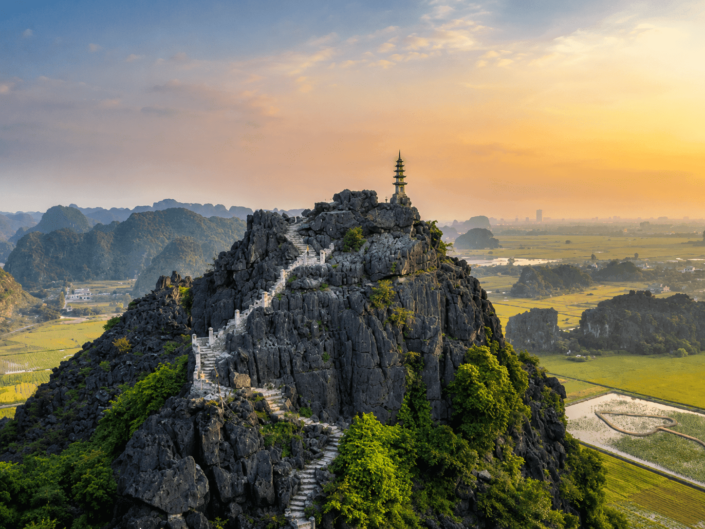 Explore Halong Bay & Hanoi in 6 Days