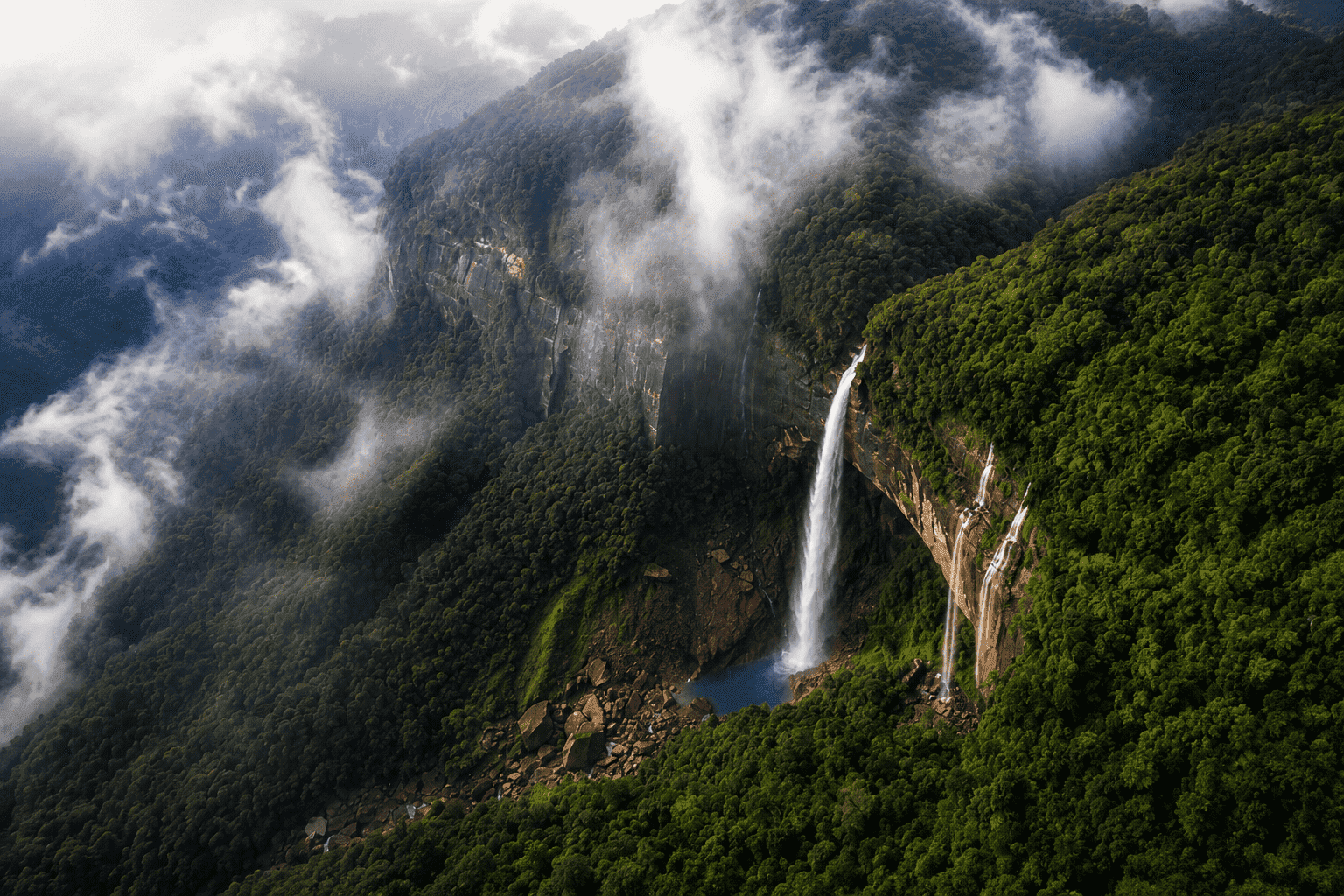 Meghalaya Offbeat with Wari Chora Tour Package