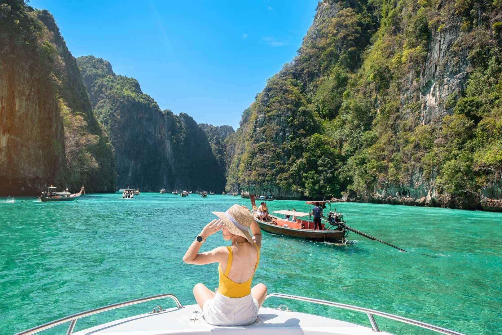 Phi Phi Island Tour by Longtail Boat with Lunch